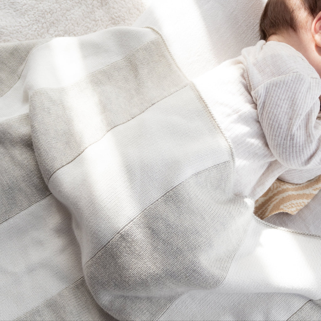 Knit blanket - Large stripes milk and mist - The Better Kiwi Co