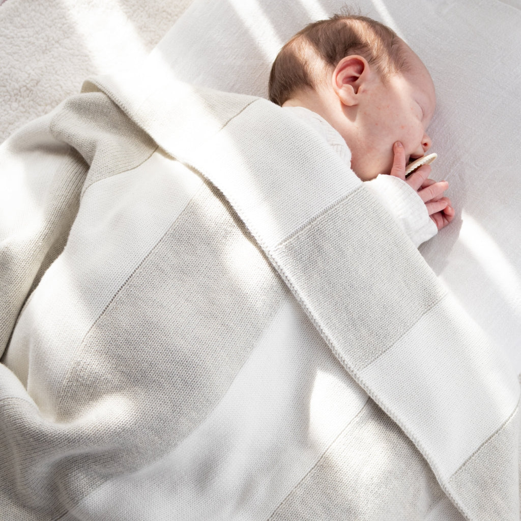Knit blanket - Large stripes milk and mist - The Better Kiwi Co